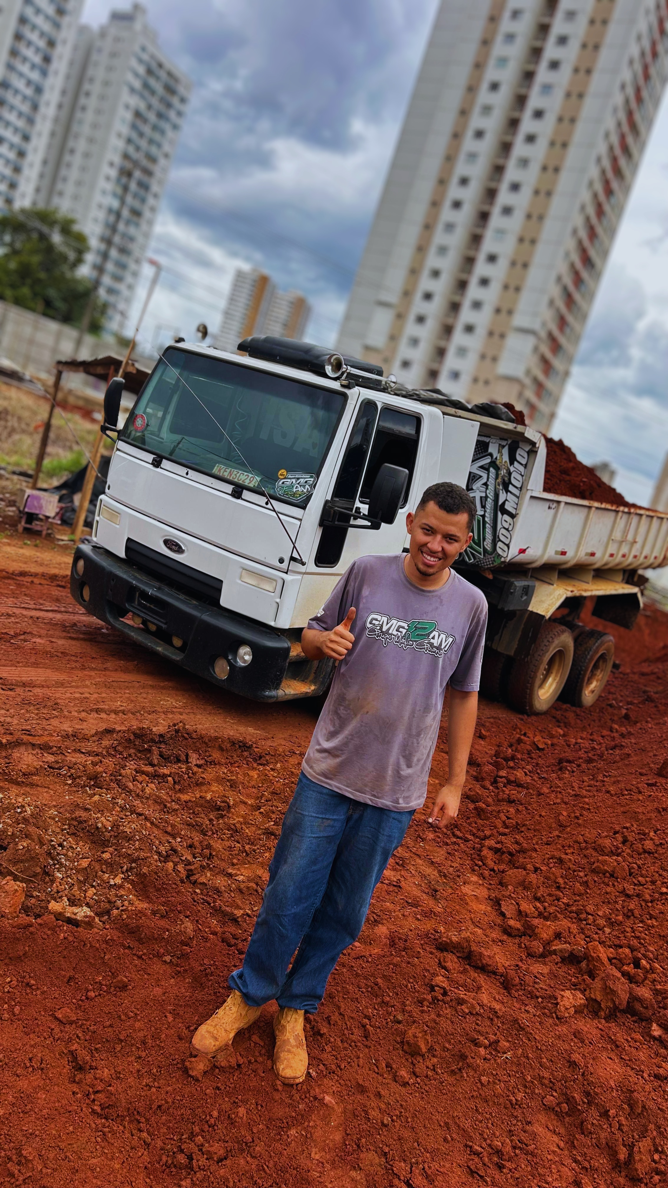 Imagem do CEO da Areial Machado, entrega areia | brita | terra | terraplanagem